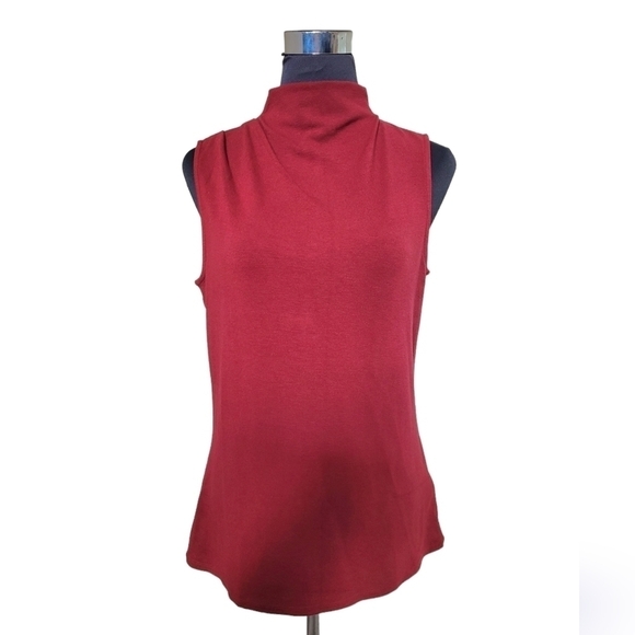 RW & CO Red Sleeveless Mock neck Top Size Medium NWT - Picture 1 of 6